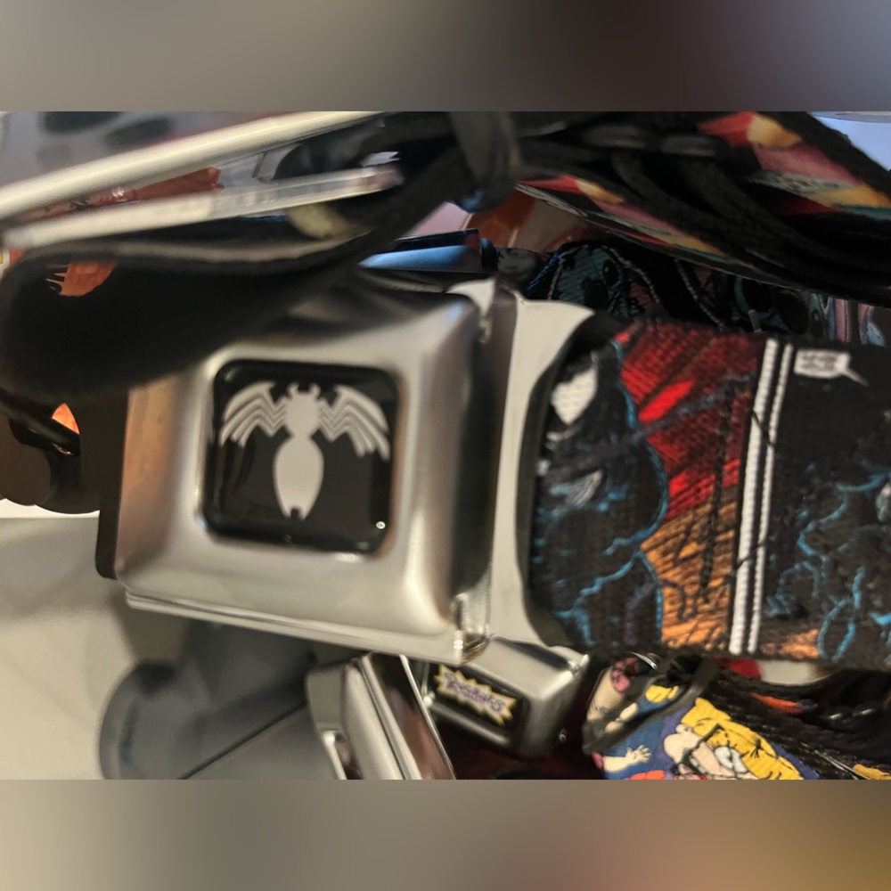 Venom buckle down belt new